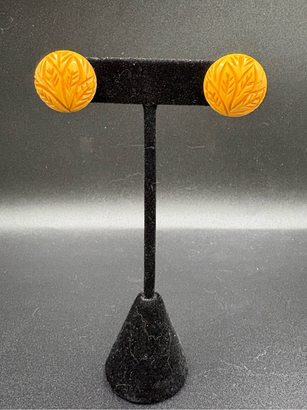Vtg Screw Back Earrings - Picture 2 of 4
